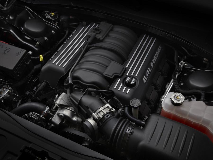  Chrysler 300C SRT8 2011 года  (фото 11 из 17)